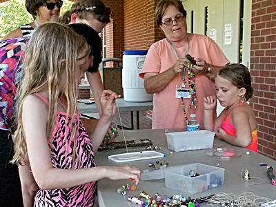 Making Beaded Neclaces KBS-2014